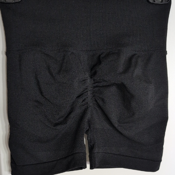 Women's Black Athletic Shorts XS - Picture 2 of 4